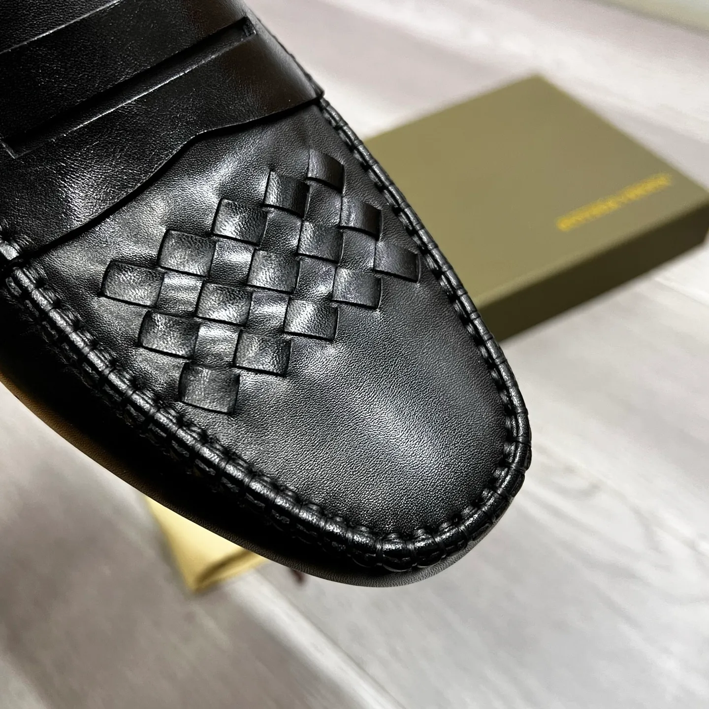 Factory price 480 BV〰️Purely handmade classic men's beanie shoes👉👉driving shoes, slip-on shoes, woven with cowhide imported from Italy, 💕water-dyed cowhide lining, 🔊original outsole, waterproof platform design, comfortable on the feet. A good choice for traveling and driving, two colors available, code number: 38-44, (45 can be customized)